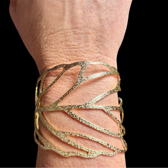 💥2/$24 or 3/$30💥 Stunning gold hollow leaf bracelet. Adjustable size. Cuff style - Picture 3 of 6